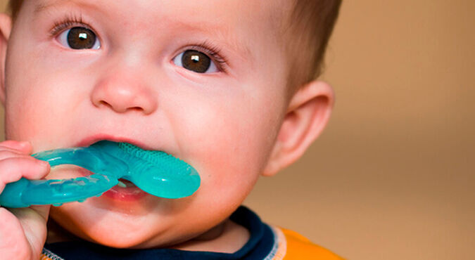 Mordillos y los primeros dientes de tu bebé | Más Abrazos by Huggies