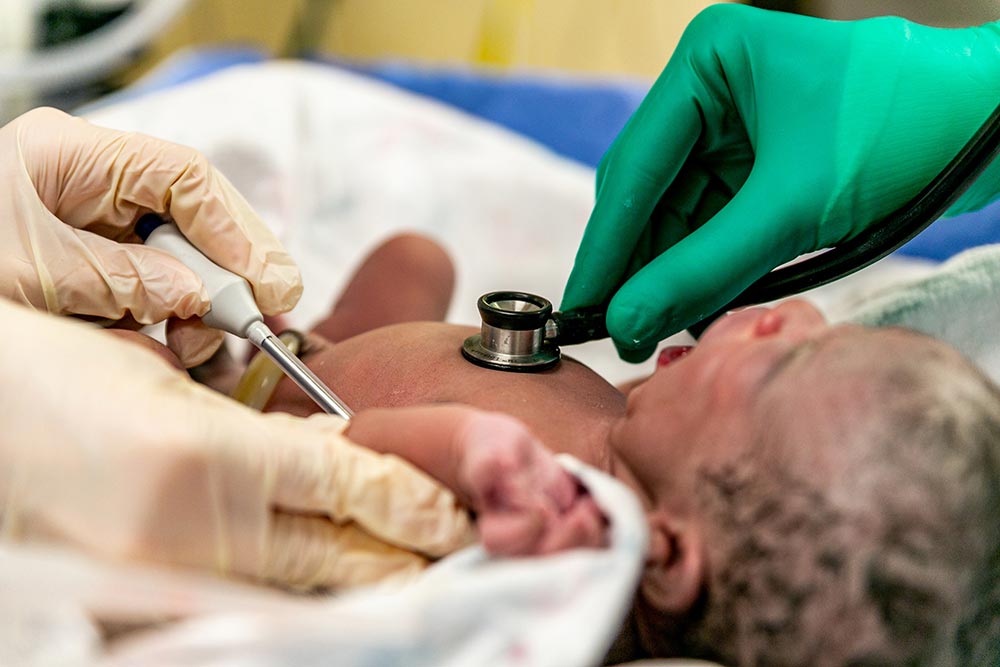 Pruebas de salud al bebé cuando nace